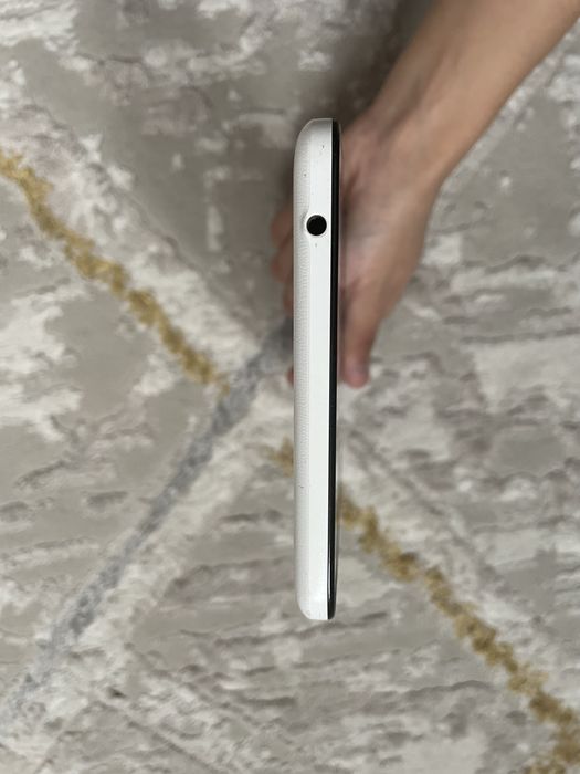 Планшет    Tab 4