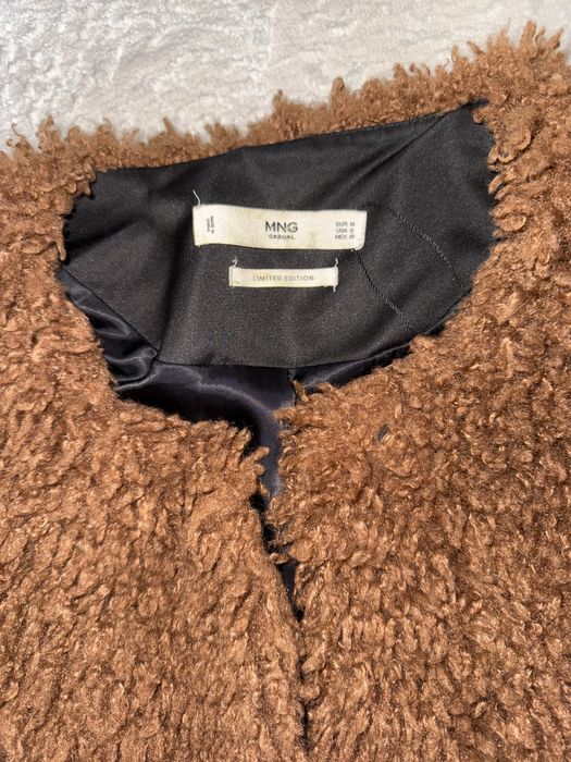 Мех куртка почти как новая , манго