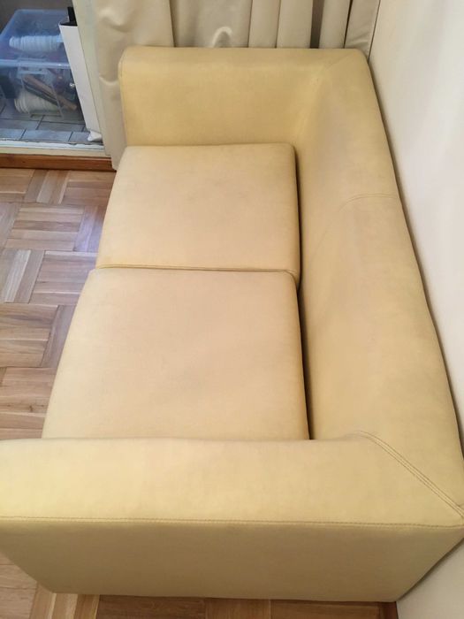 кожено канапе и стол