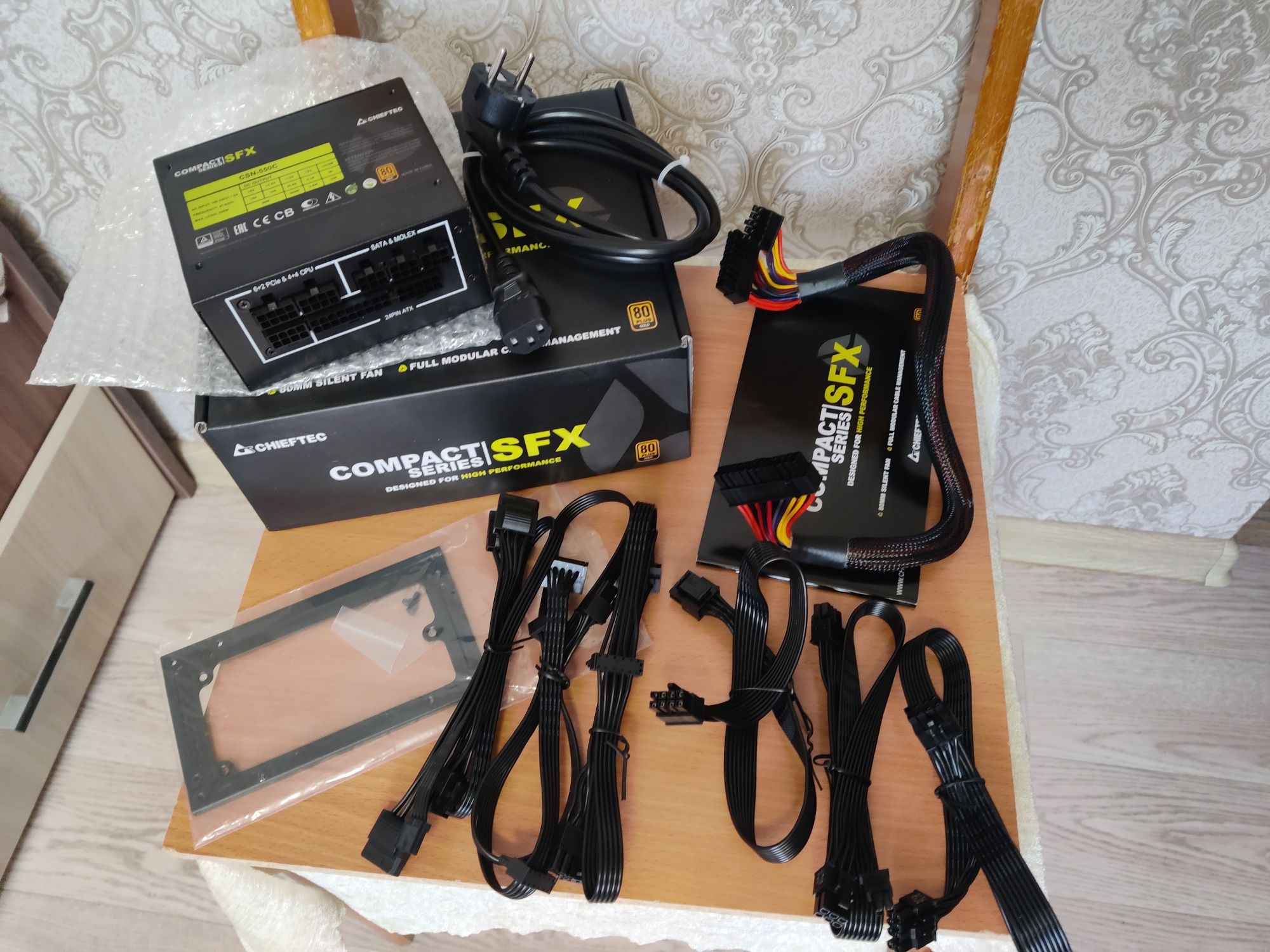 Модульный SFX Блок питания Chieftec CSN-550C 80+Gold. Compact Series.