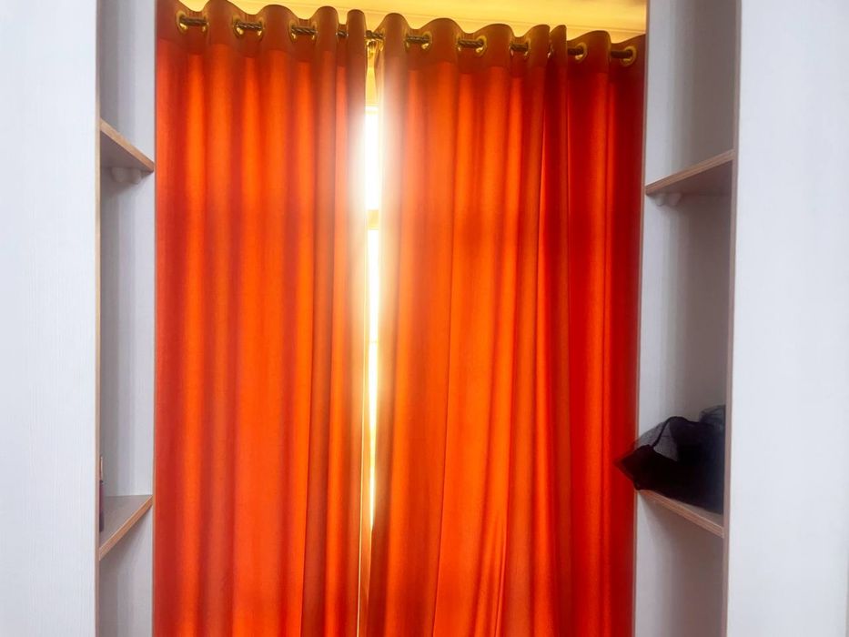 Продаётся диван, в комплекте 4 пуфика + партеры