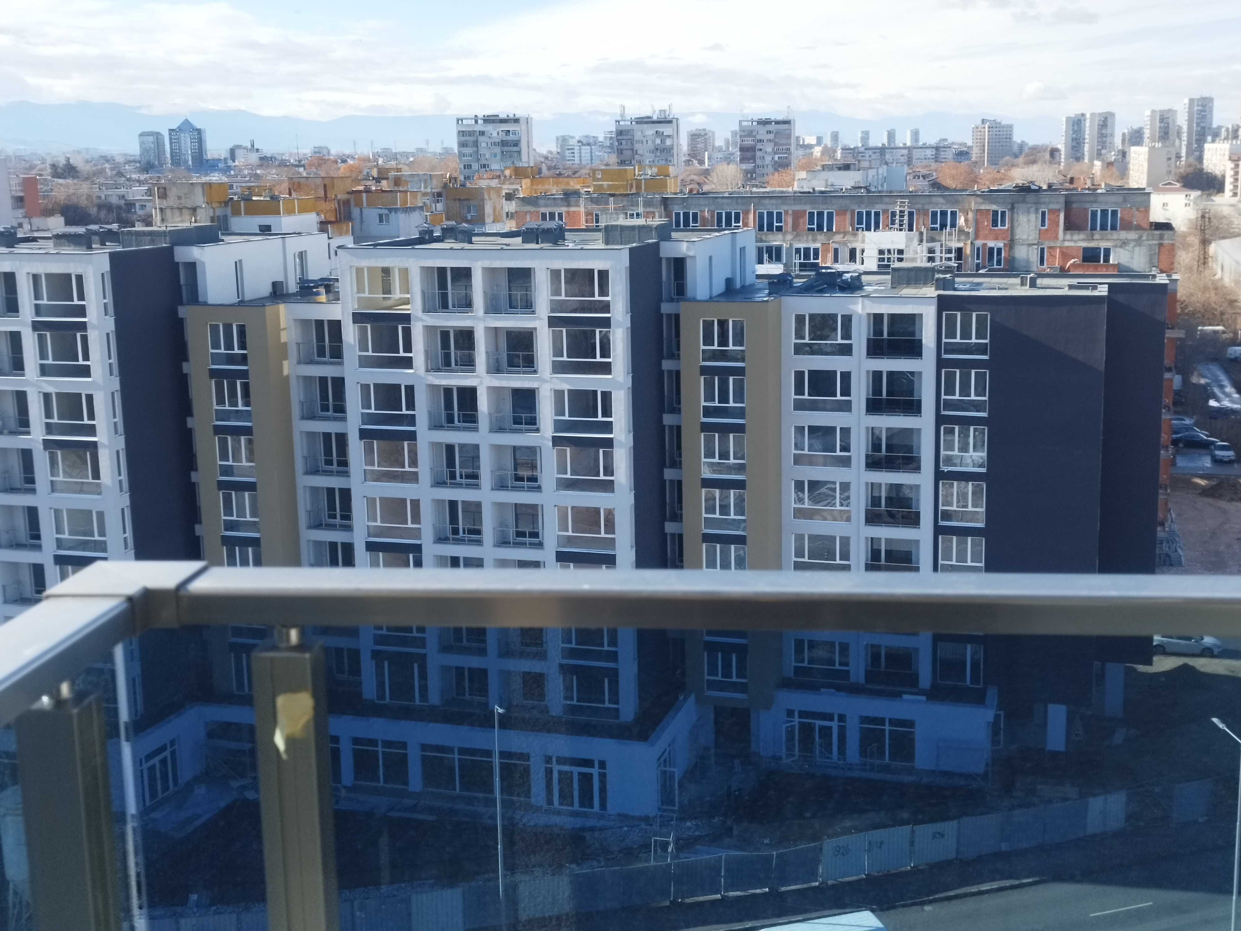 Продавам тристаен апартамент в нова сграда