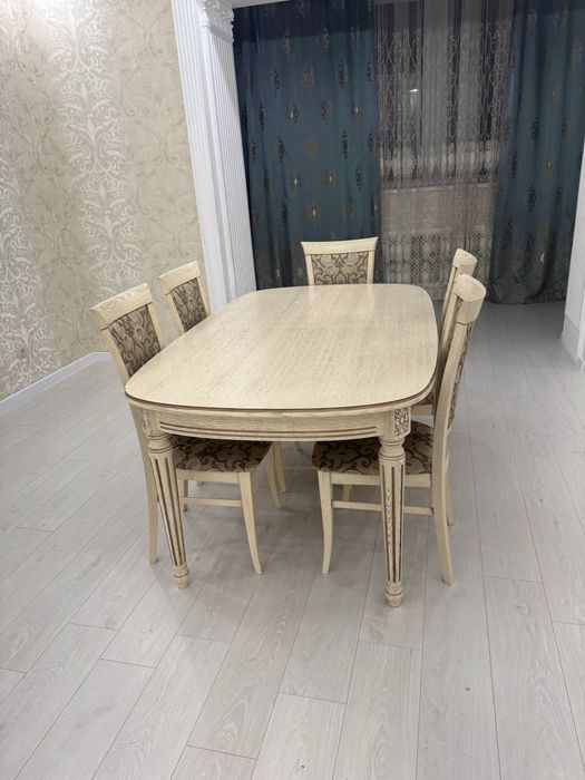 Продам стол со стульями хорошего качества