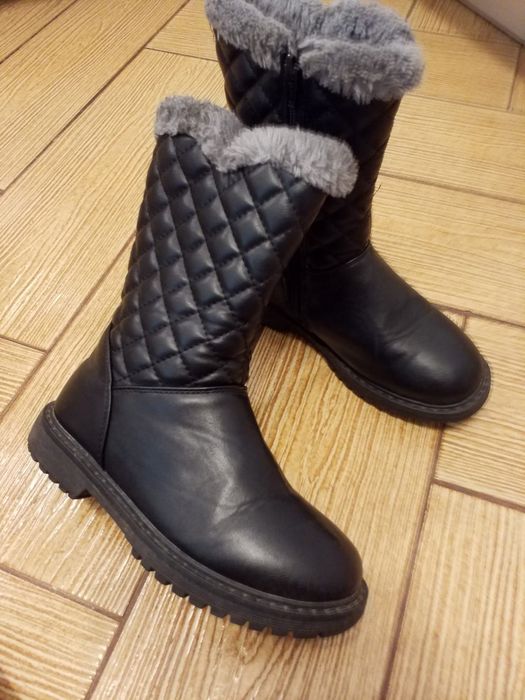 Cizme îmblănite interior mărime 32.