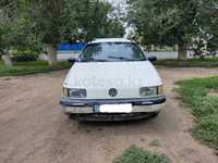 Volkswagen Passat 1993 г.