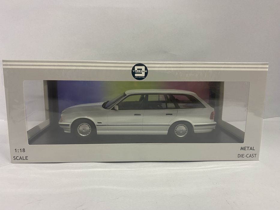 TRIPLE9 BMW 5-Series Touring E34 machetă auto scara 1:18 26 cm