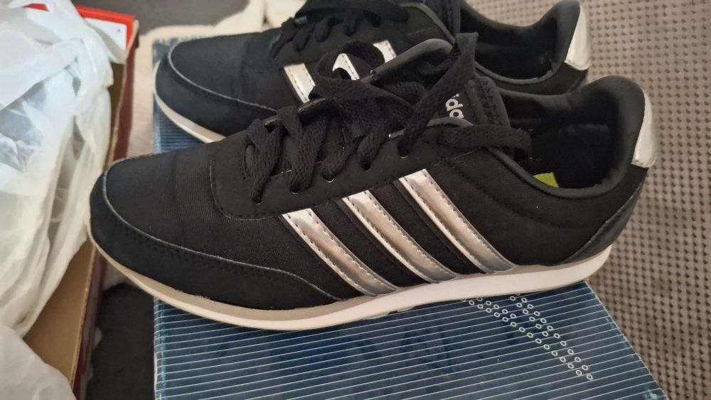 Adidași impecabili adidas