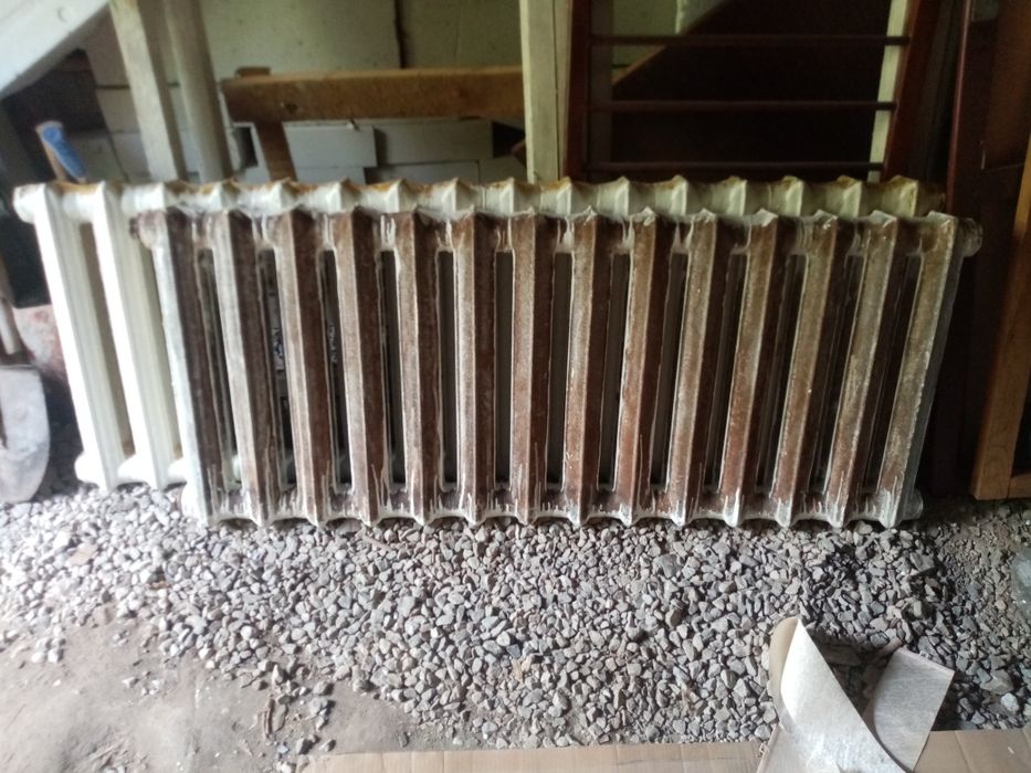 Продам две чугунные батареи 14 и 16 секций, в хорошем состоянии