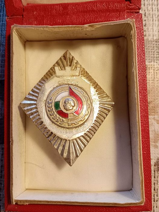 Значка с кутийка на ОФ-сребърна