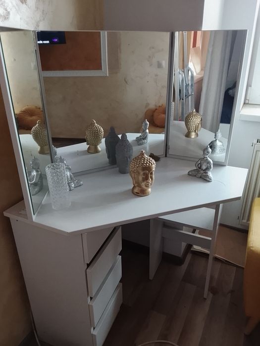Masuta de make up sau birou