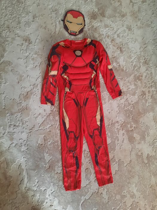 Vând costume de Halloween și Supereroi