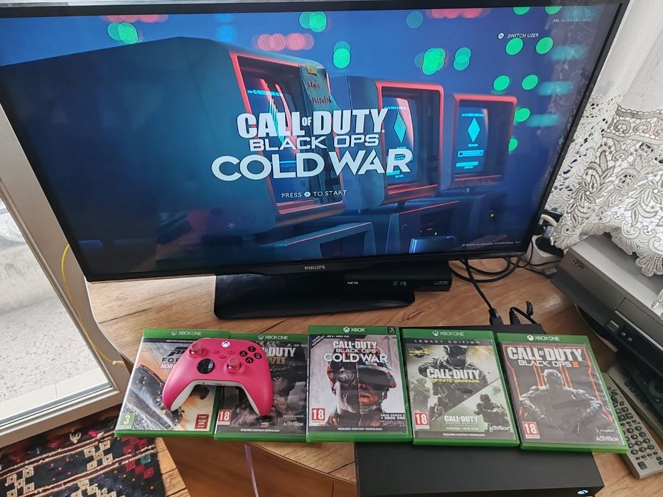 Xbox One X + Един Джойстик и 5 Игри!!!