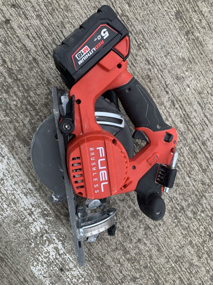 Circular Milwaukee 18v/5.0Ah in stare foarte buna!