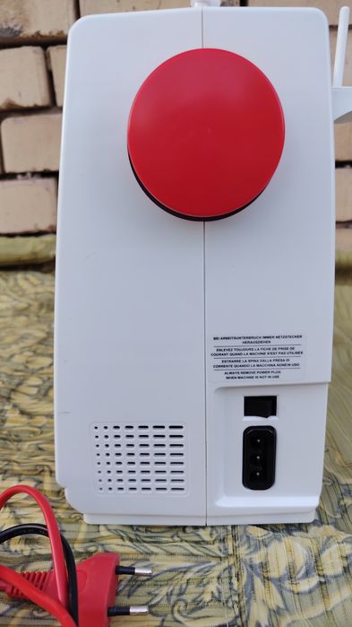 Продаётся швейная машинка