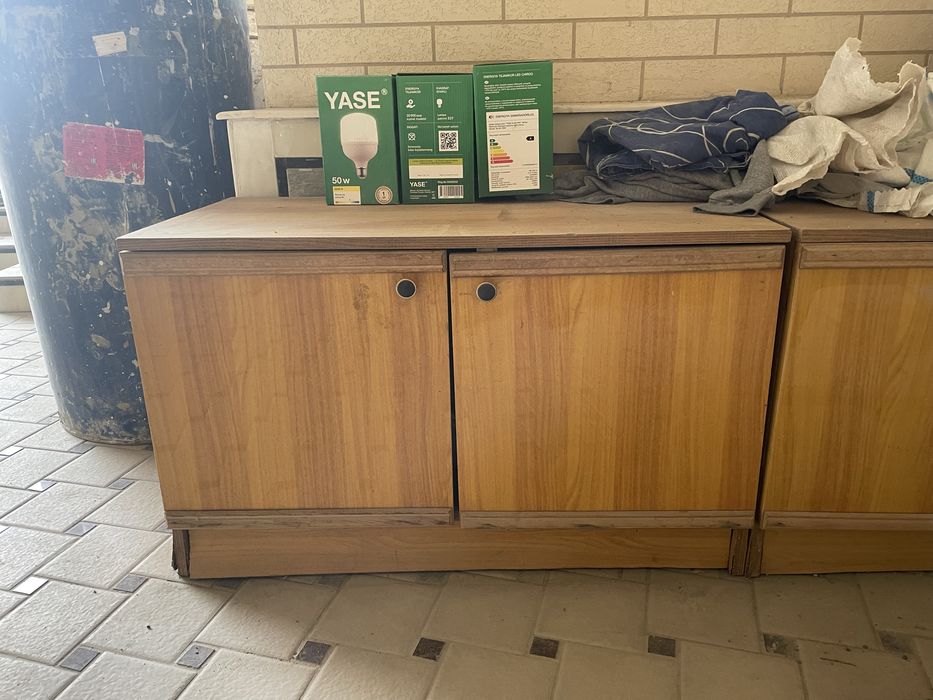 тумбочка (шкаф) сотилади