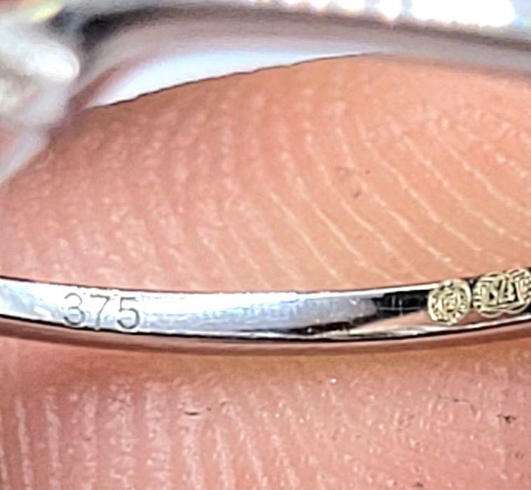 Inel din aur alb de 9k cu smarald și diamante