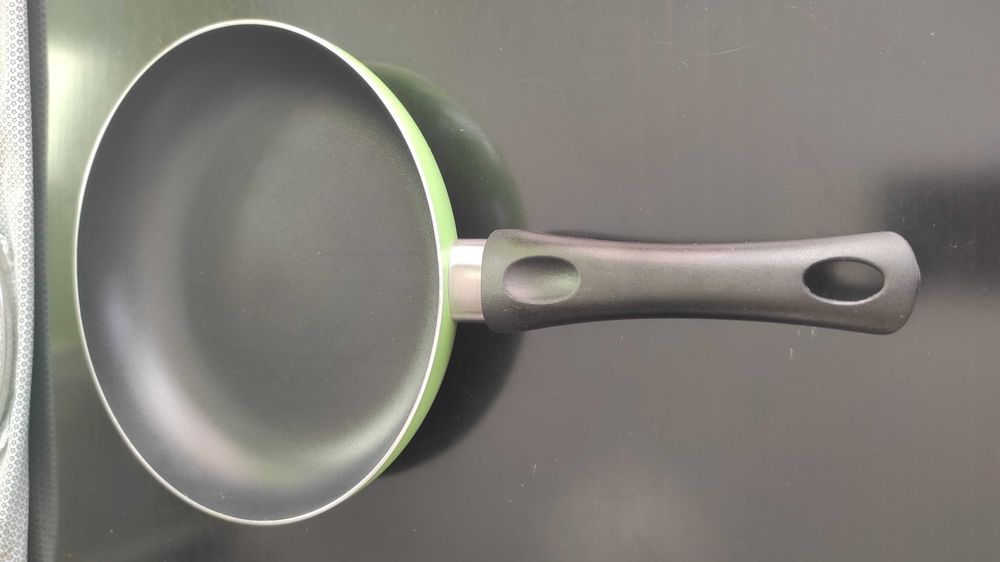 Нов тиган с незалепващо покритие