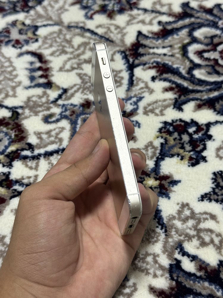 iPhone 5 SE срочни сотилади