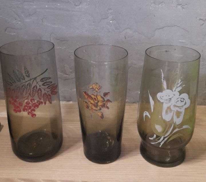 Стаканы из тёмного стекла