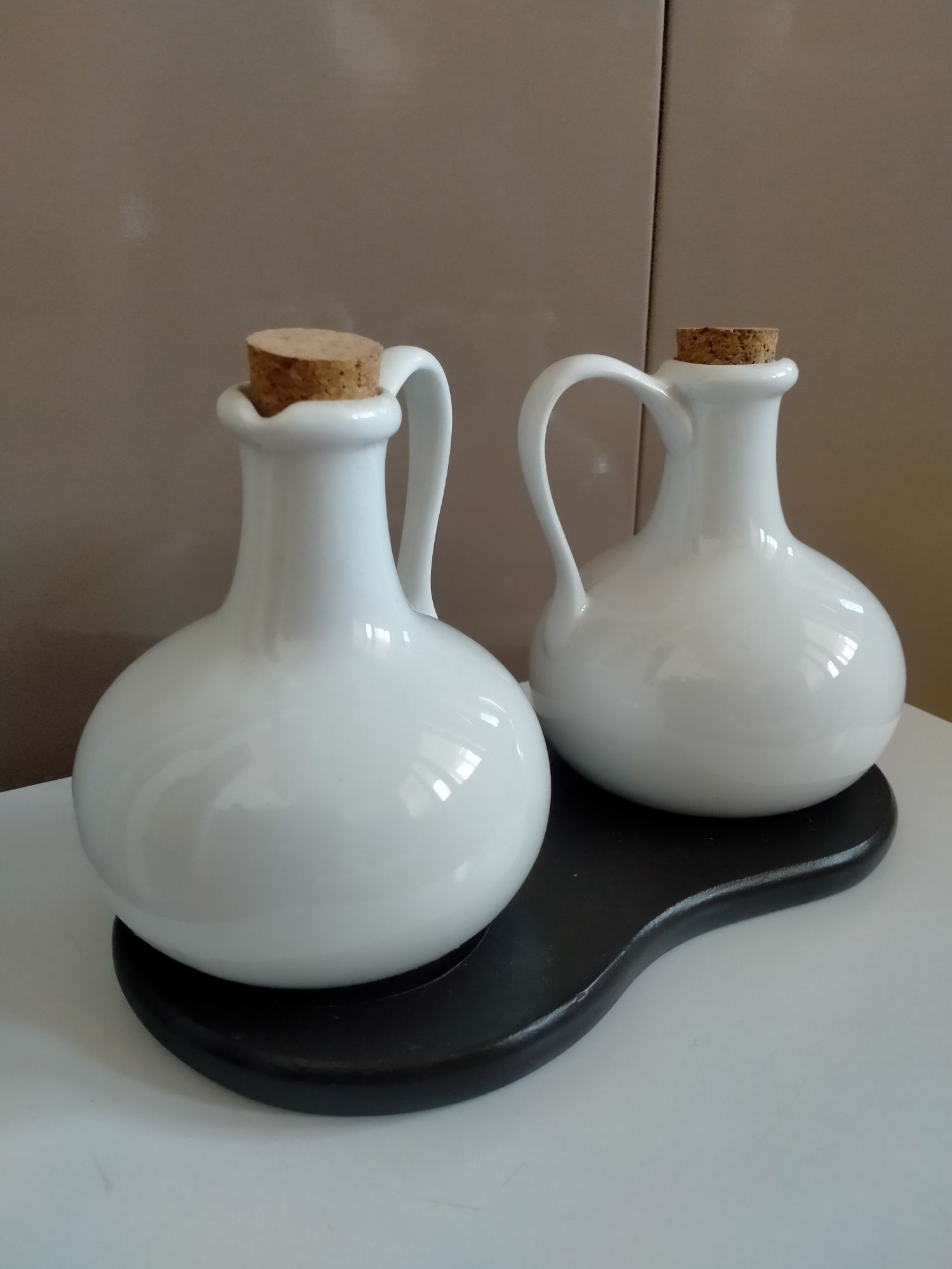 Графины для сои и союсов.