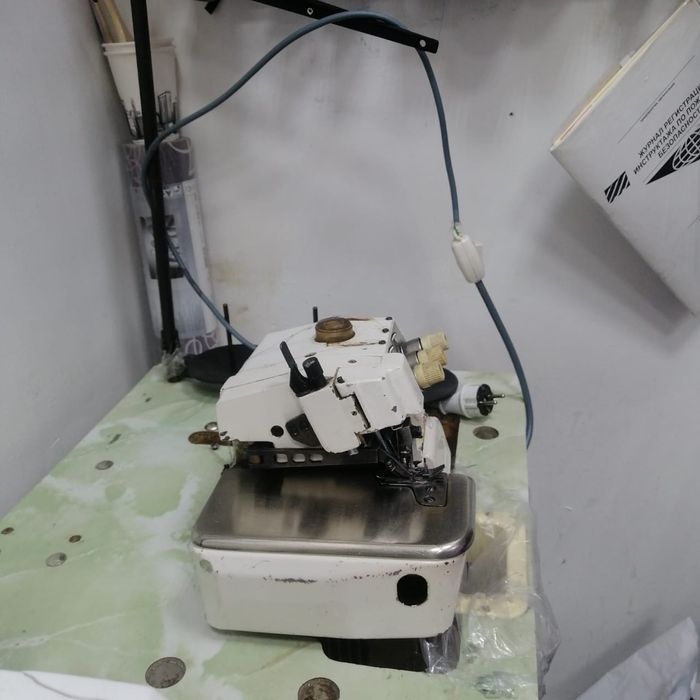 Продаётся промышленный оверлок марки Агата. В идеальном состоянии