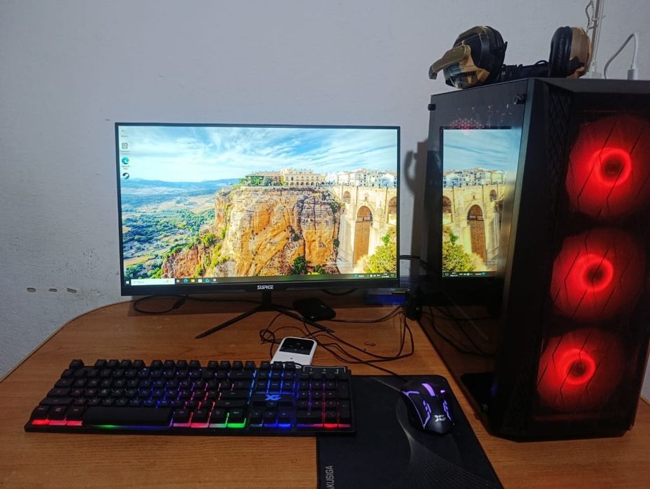 Компьютер на столе