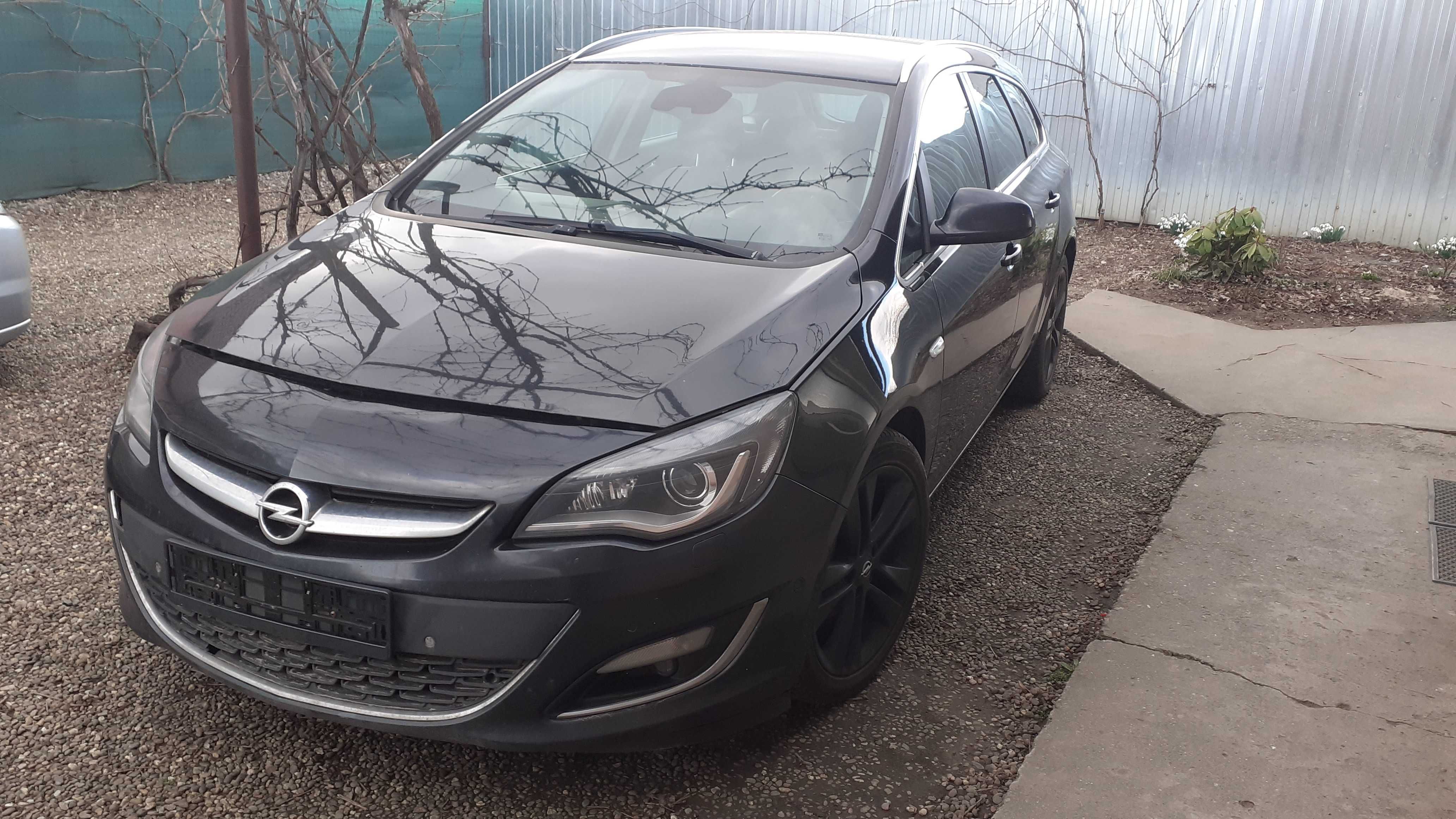 Dezmembrez Piese Opel Astra J din 2014