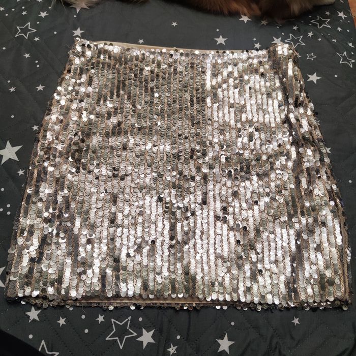 Продам юбку с пайетками
