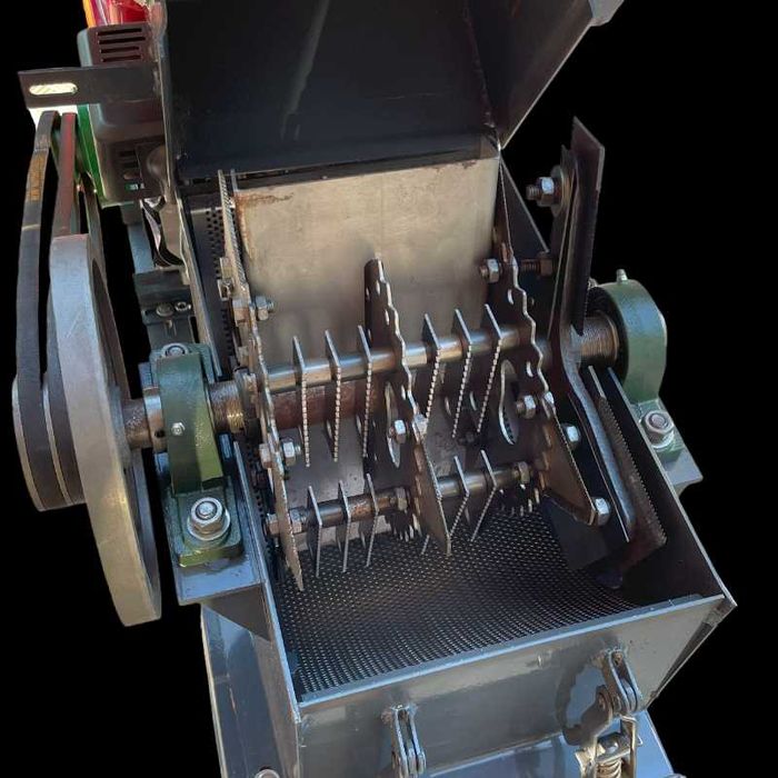 Фуражомелка с бензинов двигател и мощност 7,5 к.с./3000 об/мин