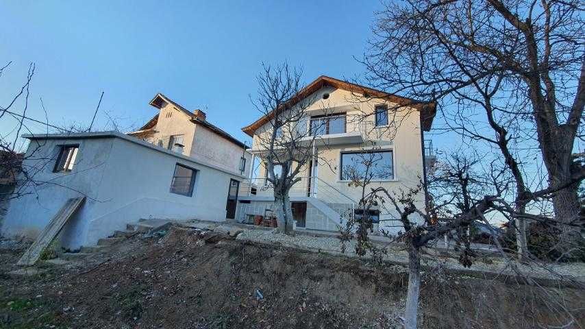 Продава се Къща в Казанлък - 200 кв.м за 727 €/кв.м - Снимка #1