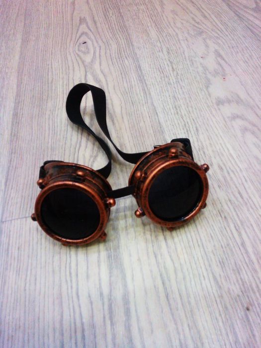 Круглые очки (?)