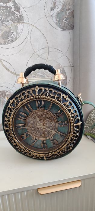 Сумка часы интересный интерьер