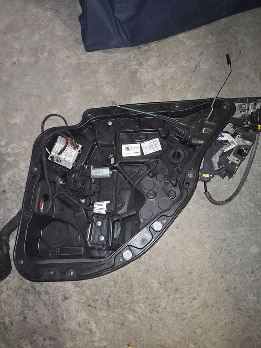 Оборудване за дясна задна врата Mercedes-Benz E-Class W213