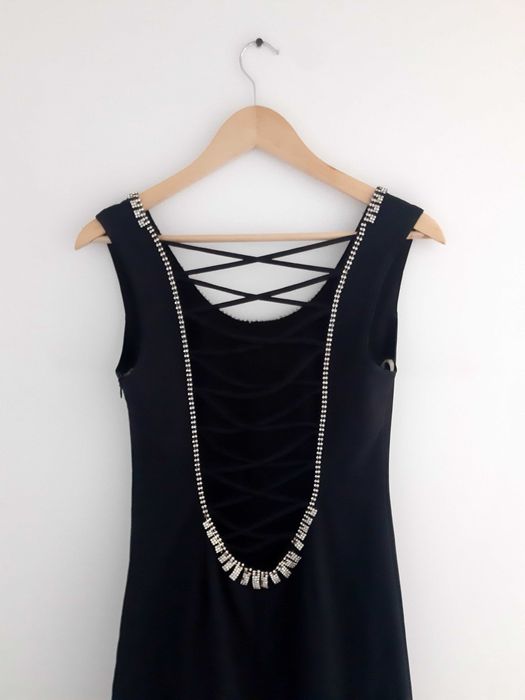 Rochie neagră de ocazie