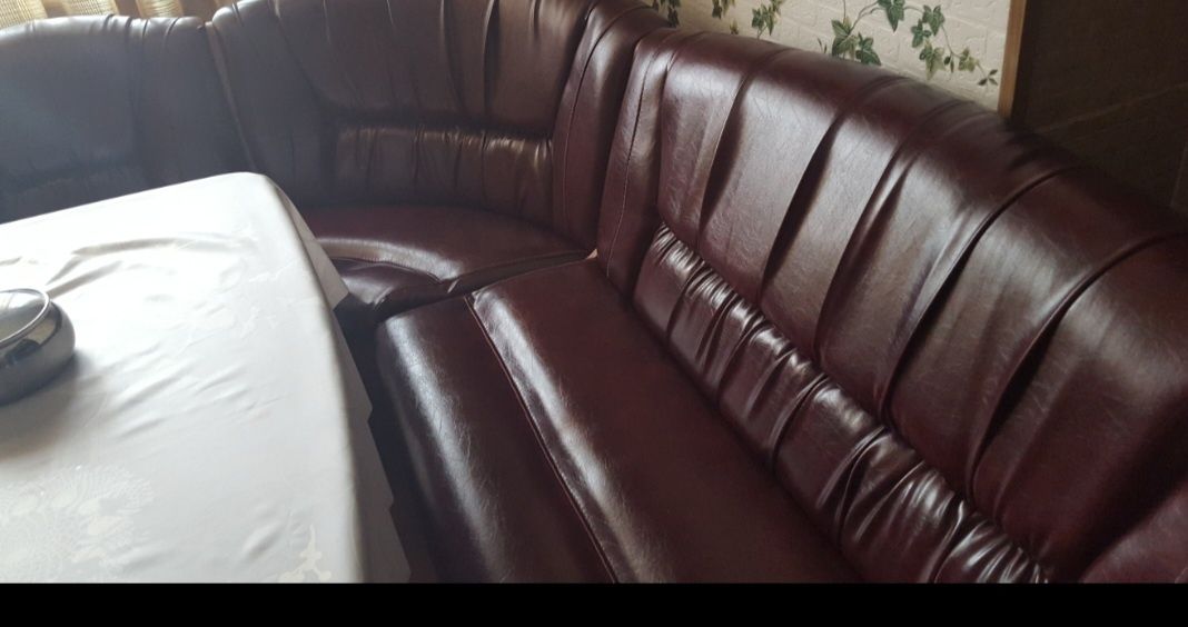 Продам кухонный диван со столом