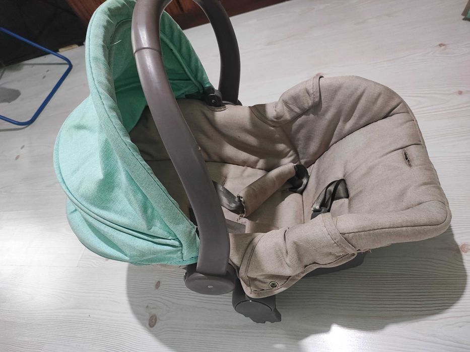 Продавам столче за кола (кошница) от 0 до 10 кг марка lorelli