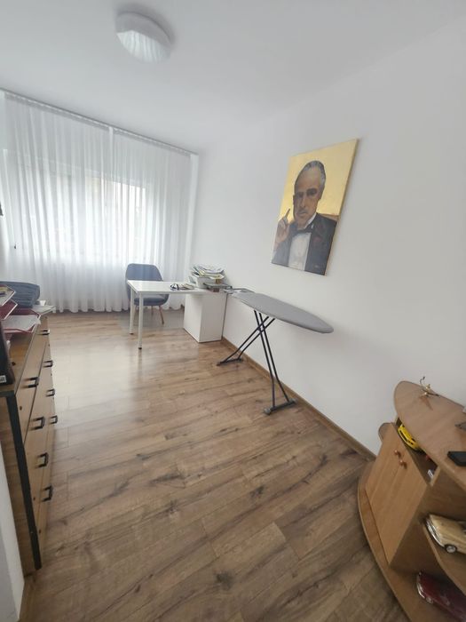 Vila individuala 4 camere  cu garaj  si curte bragadiru sector 5