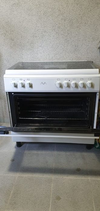 Газовая плита в хорошем состоянии