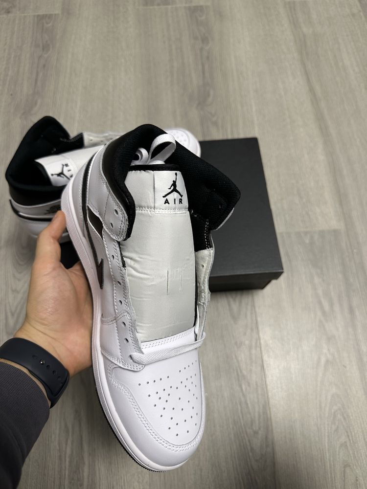 Air Jordan 1 Mid