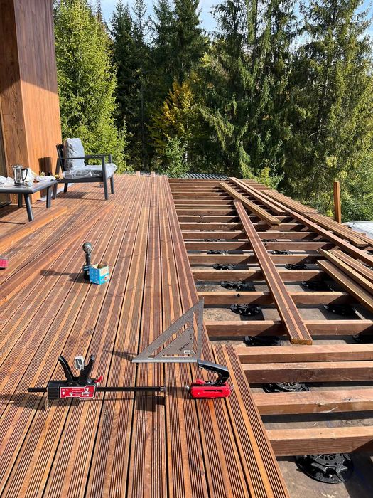 Pardosea exterior pin/Deck pin tratat in autoclava.