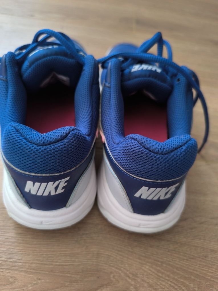 Nike, 38, за тенис или за кеф