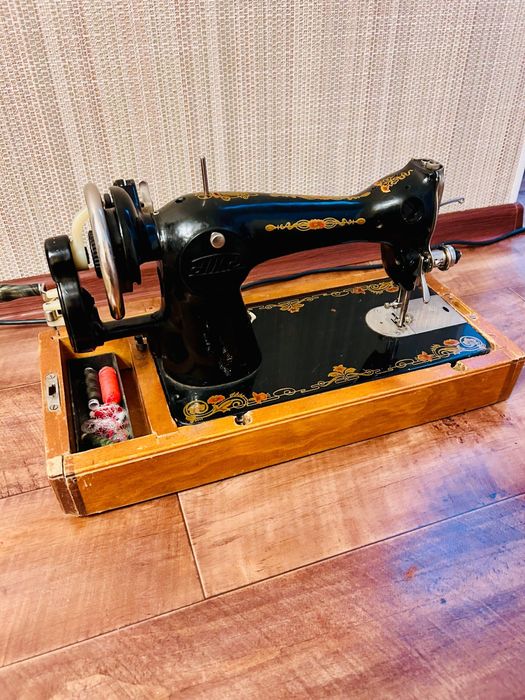 Продам на запчасти Ручную Швейную машинку