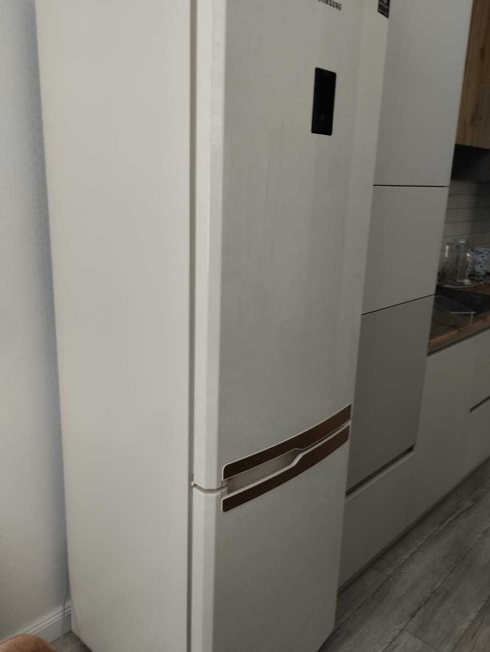 Холодильник Samsung RL 52 TEBVB