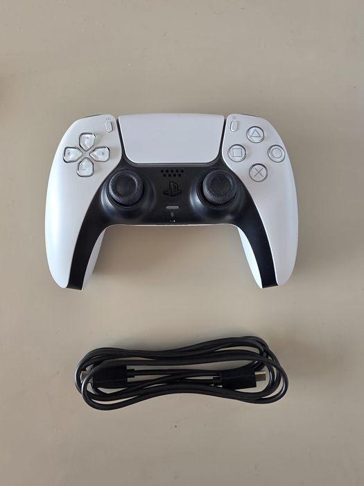 PlayStation 5 (PS5) – Отлично състояние + оригинални аксесоари

Editio