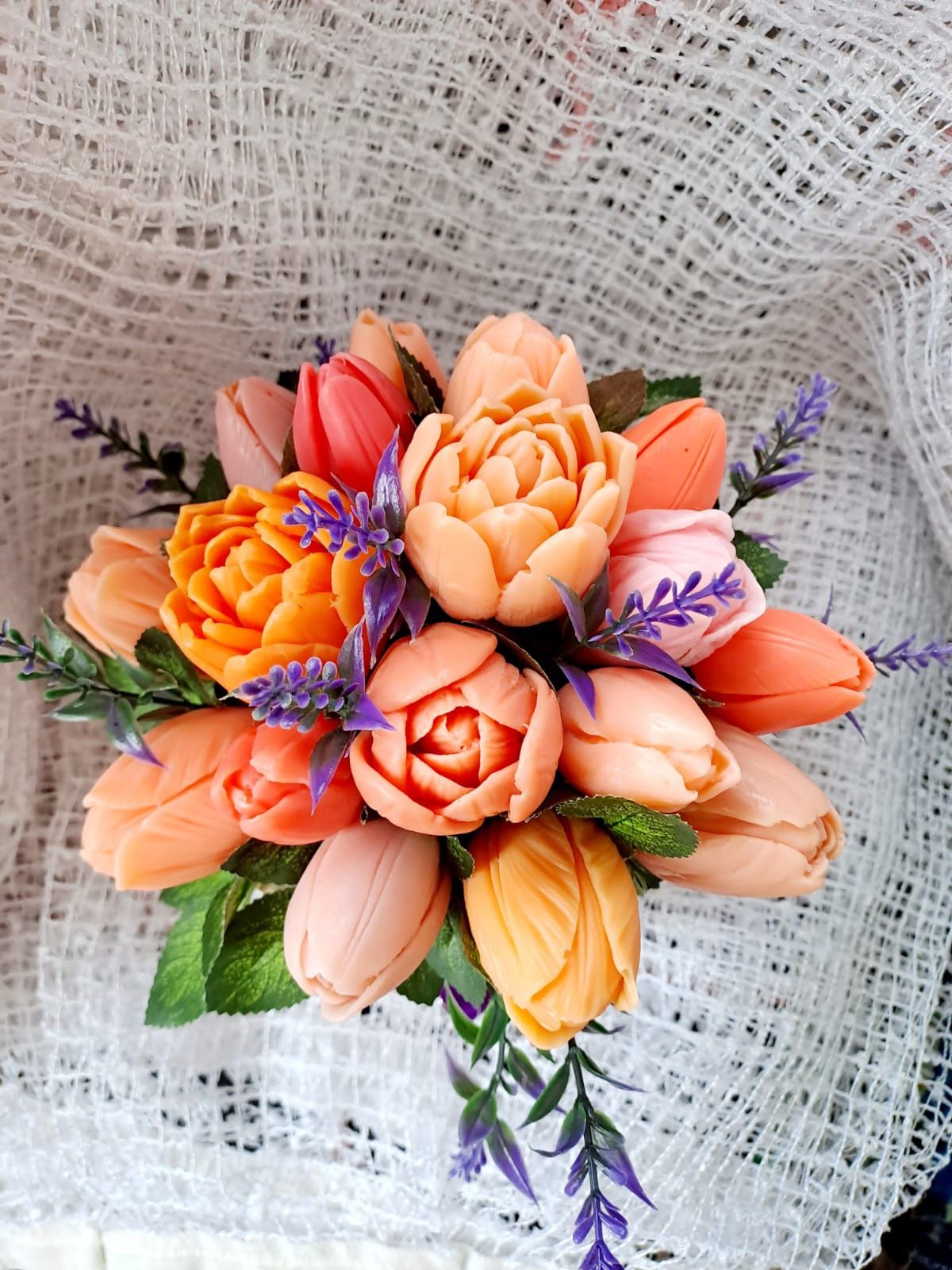 Подарок к 8 марта, к празднику - букет пионы, розы, тюльпаны