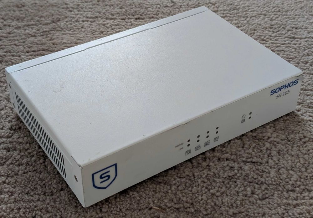 Vand urgent Firewall Sophos / SG105 / 220 Lei