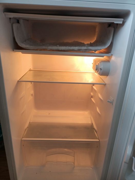 Frigider cu o ușă albastros