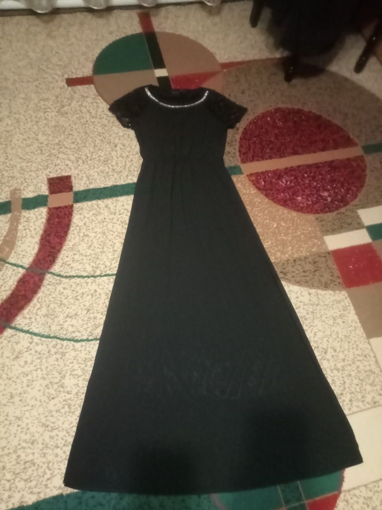 Вечернее платье  черного цвета