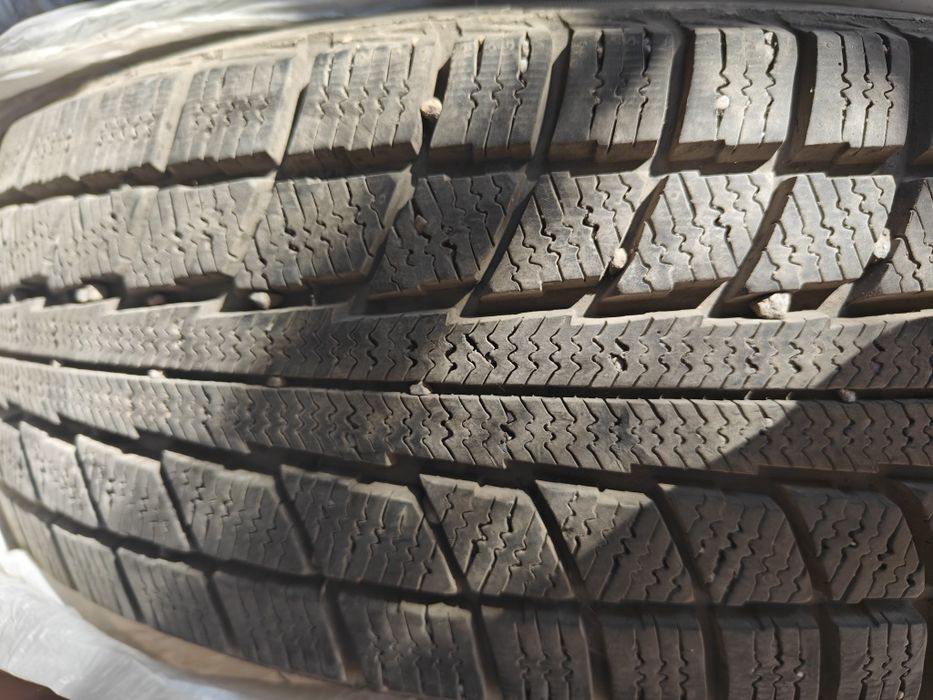 Зимние шины  225/70/16