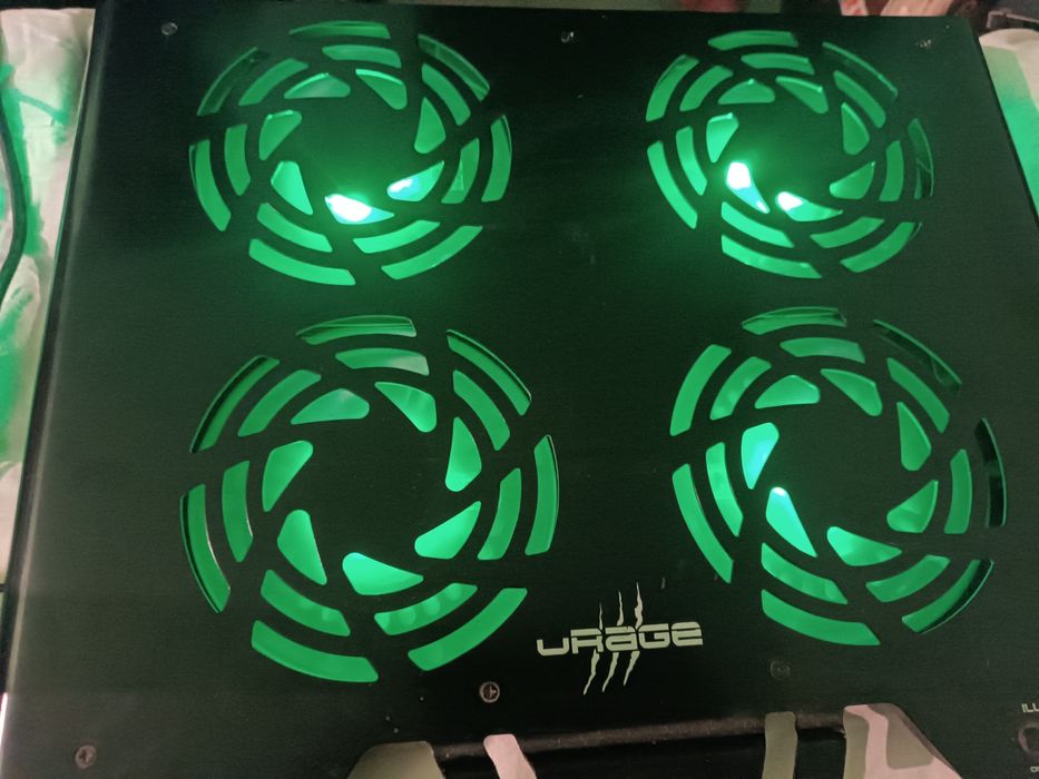 Vând laptop medion 800